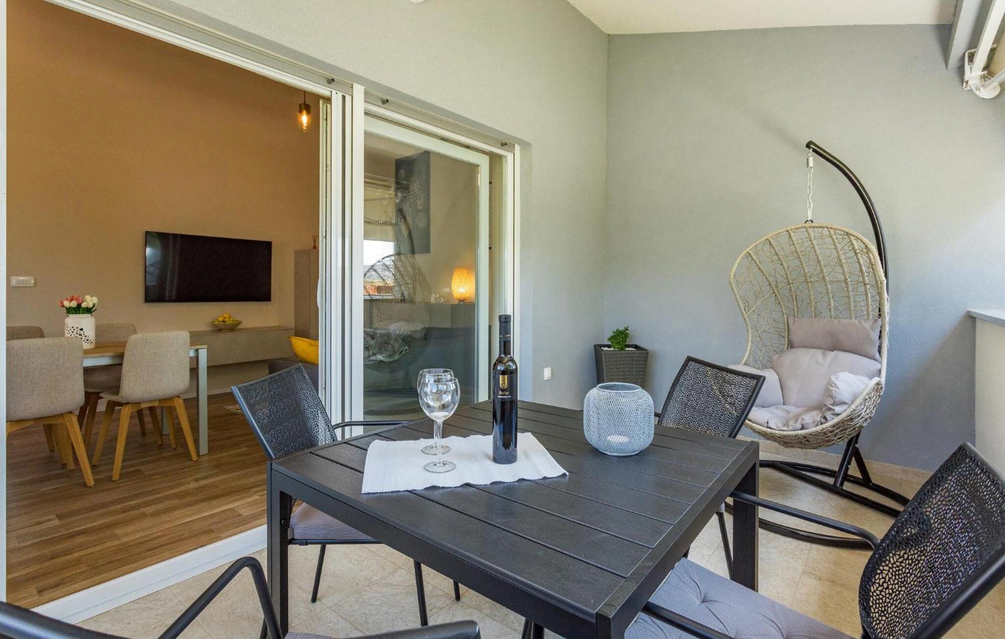 Apartment Beautiful In Saraje With Wifi